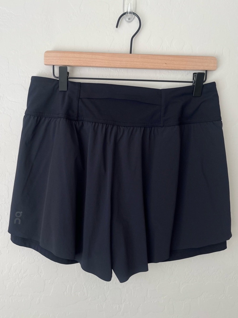 On run on clouds running shorts black large - Picture 5 of 7